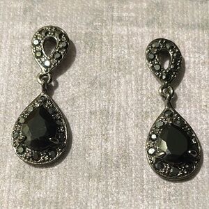 Vintage Monet Black Teardrop Earrings with Classic Design